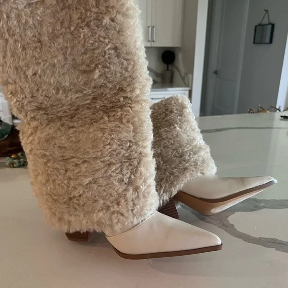 Brand new never worn faux fur foldover boot pointed toe, stacked block heel - Picture 10 of 12